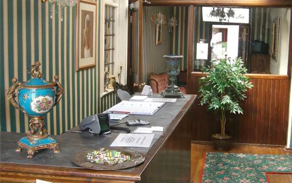 Front desk Photo