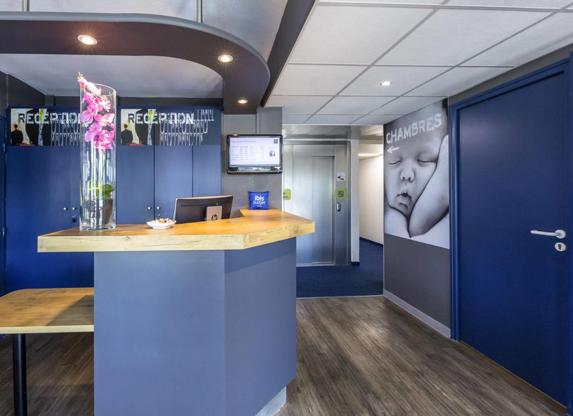 Front desk Photo