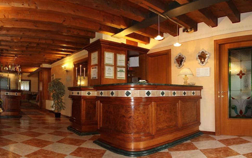 Front desk Photo