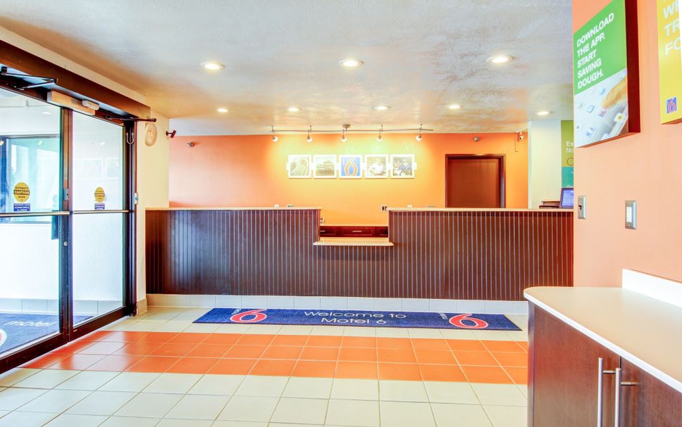 Front desk Photo