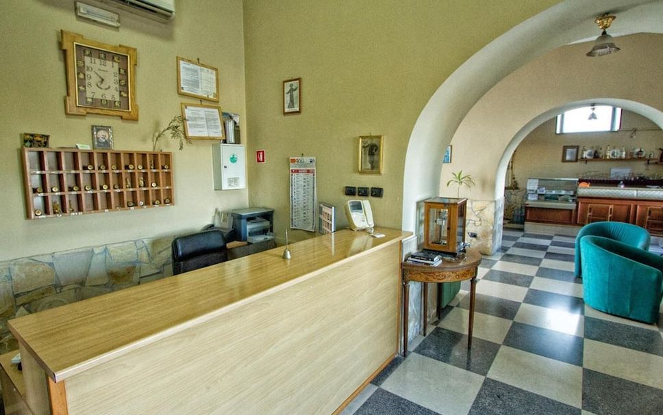 Front desk Photo