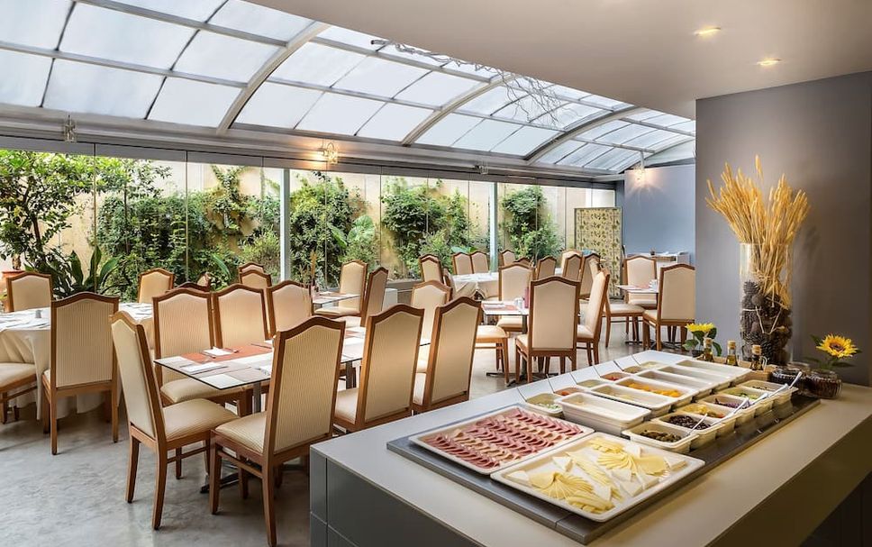 Restaurant Photo