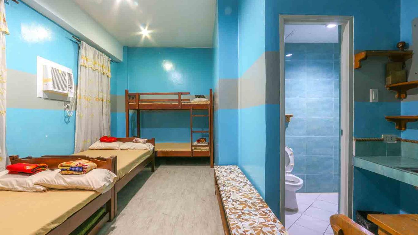 Rooms 498 Hostel