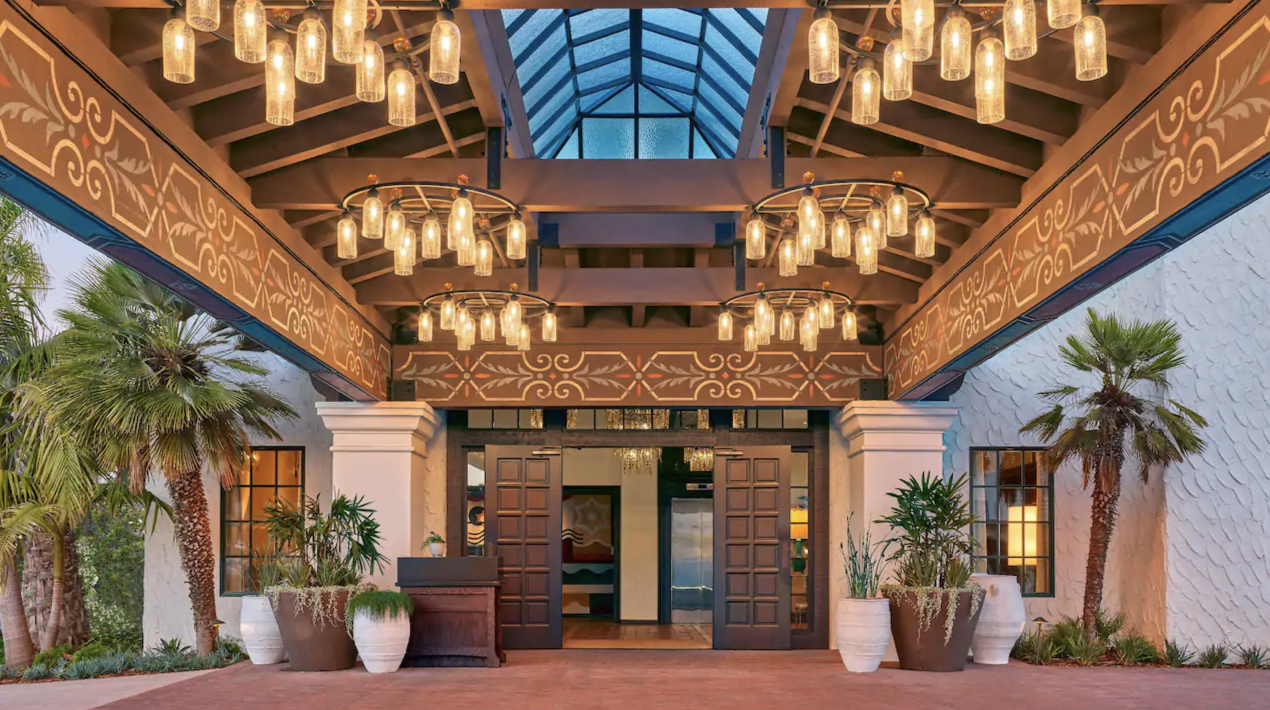 Hotel entrance Photo