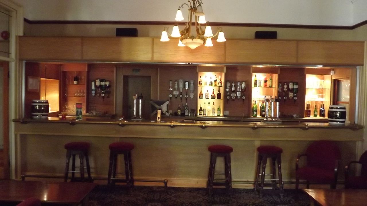 Bar