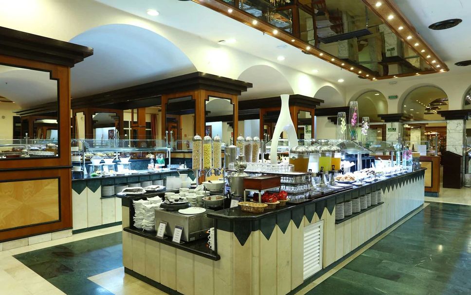 Buffet Photo